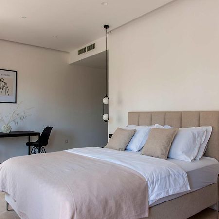 Soho Suites Bar Bagian luar foto