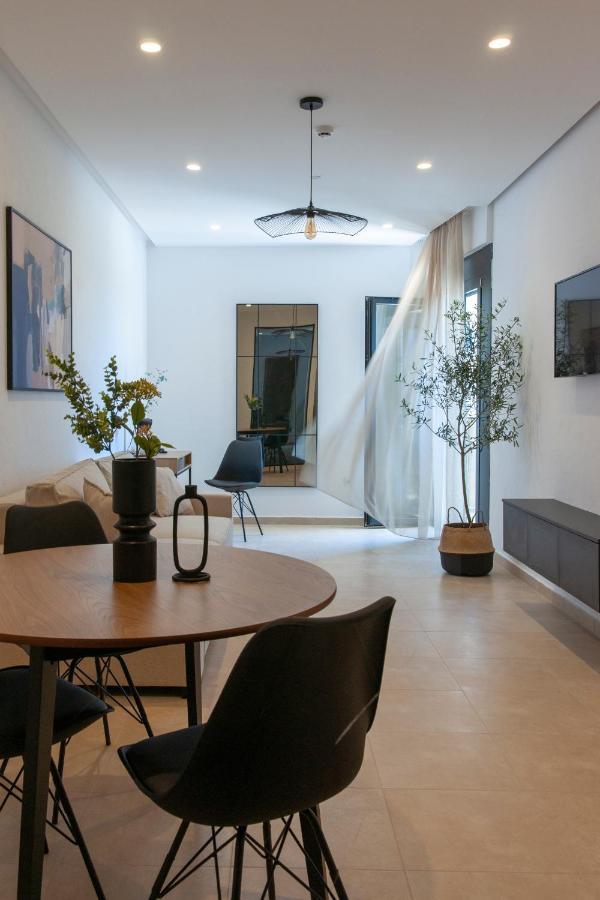 Soho Suites Bar Bagian luar foto