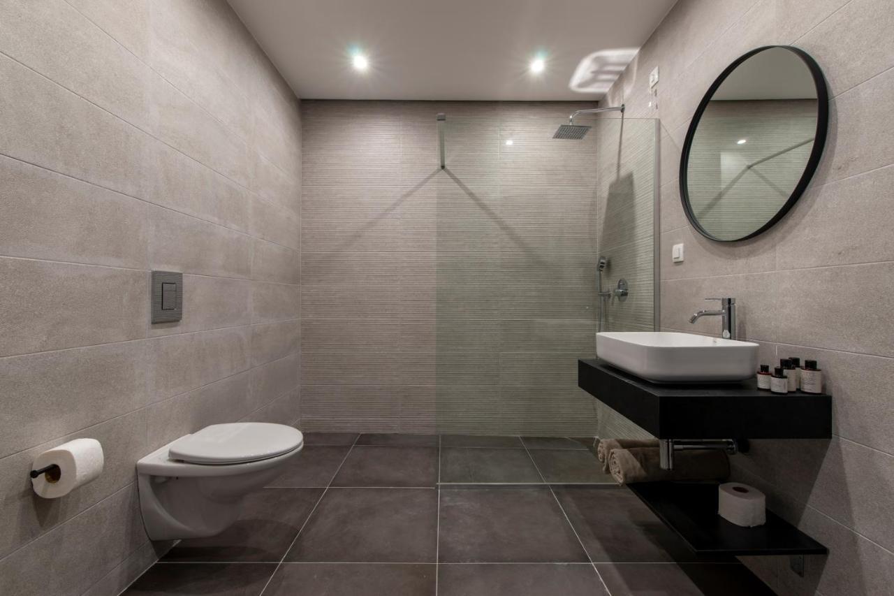 Soho Suites Bar Bagian luar foto