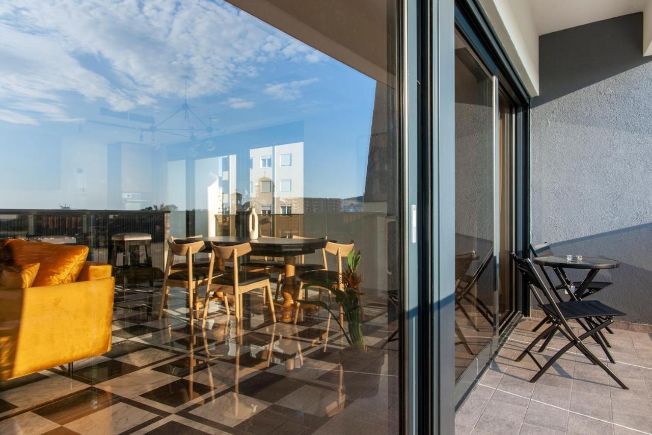 Soho Suites Bar Bagian luar foto