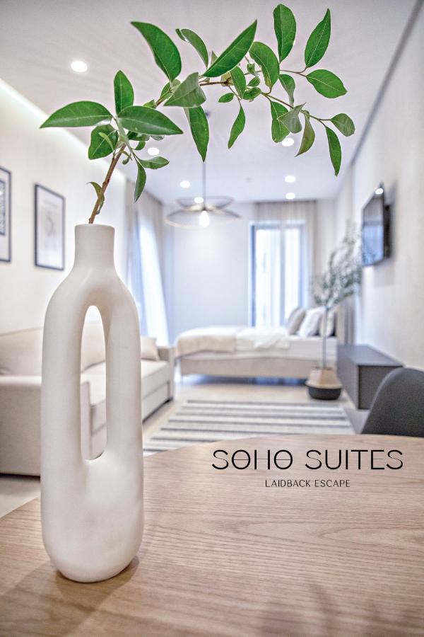 Soho Suites Bar Bagian luar foto