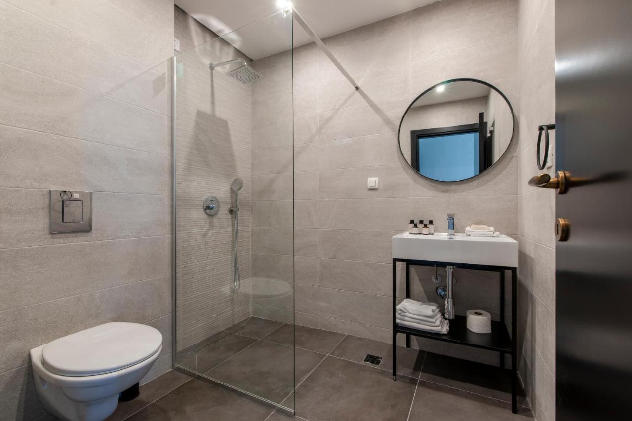 Soho Suites Bar Bagian luar foto