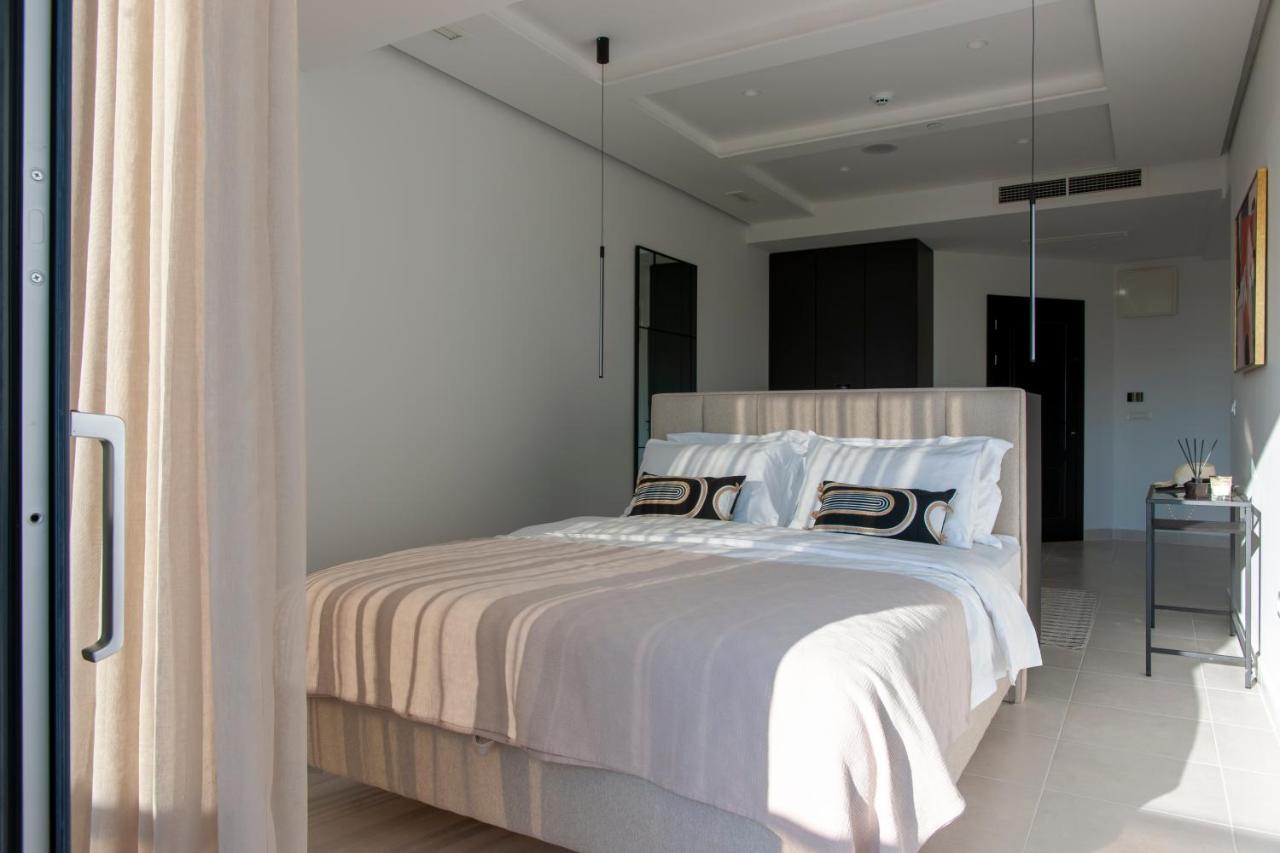 Soho Suites Bar Bagian luar foto