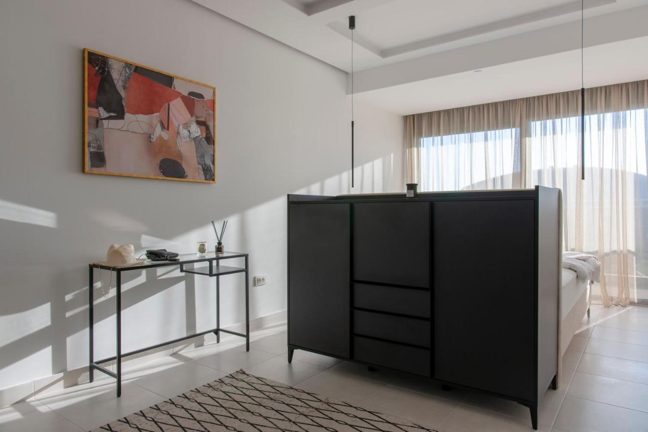 Soho Suites Bar Bagian luar foto