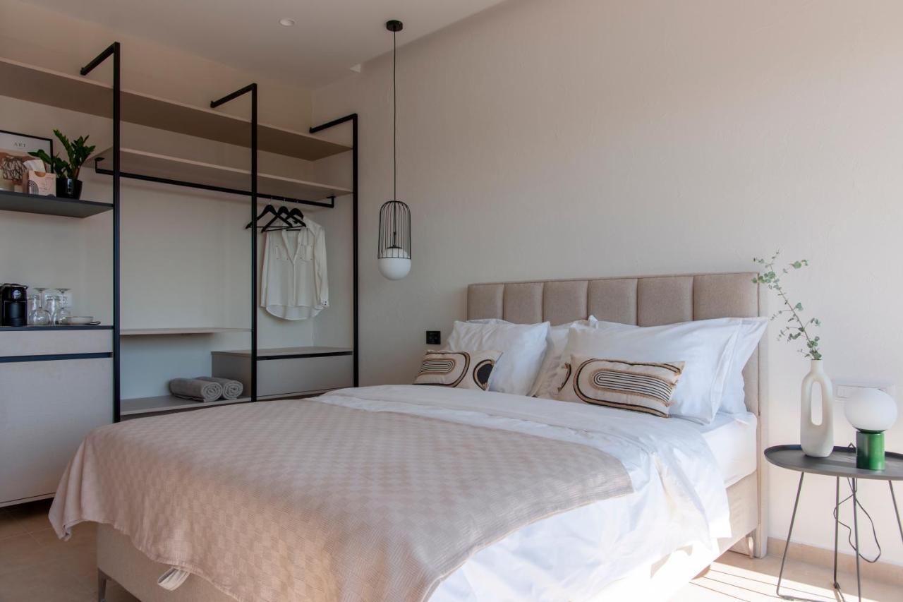 Soho Suites Bar Bagian luar foto
