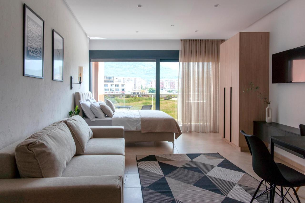 Soho Suites Bar Bagian luar foto
