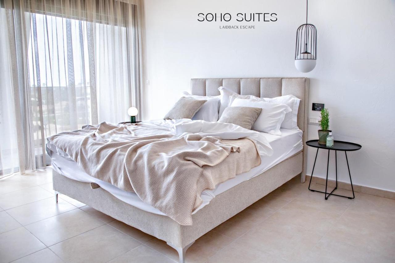 Soho Suites Bar Bagian luar foto