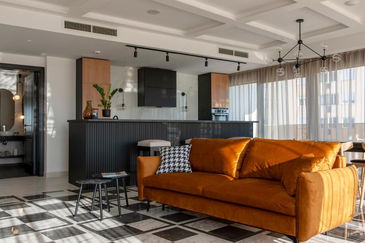 Soho Suites Bar Bagian luar foto