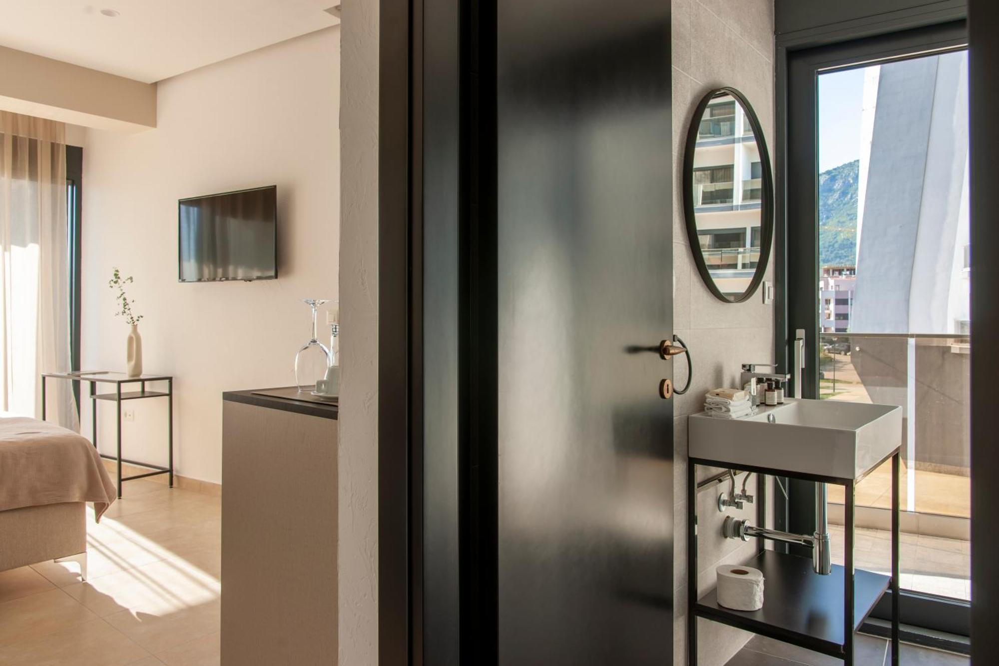 Soho Suites Bar Bagian luar foto